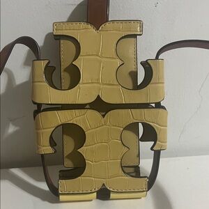 TORY BURCH CUTOUT EMBOSSED LATTE LEATHER LOGO PHONE CROSSBODY 
6.5”x 4.5”x 1.5”